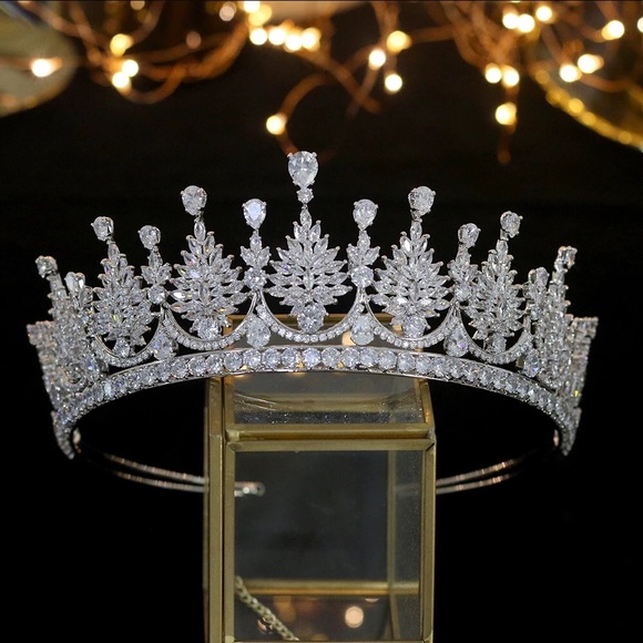 Crystal AAA Bridal Crown - Picture 4 of 6